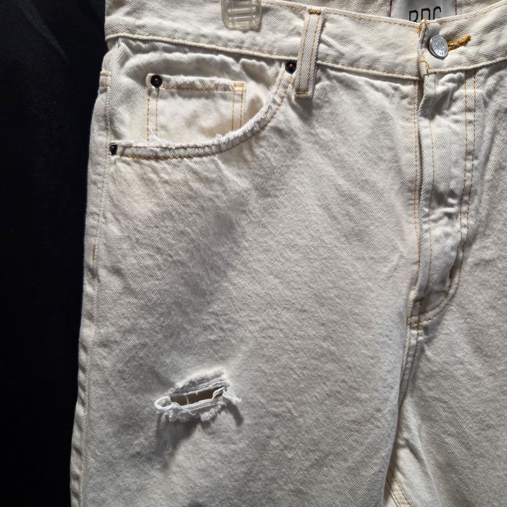 BDG Cowboy Jean 34 29-Inseam Distressed Cream Denim Raw Hem Straight Y2K Western - Picture 7 of 15